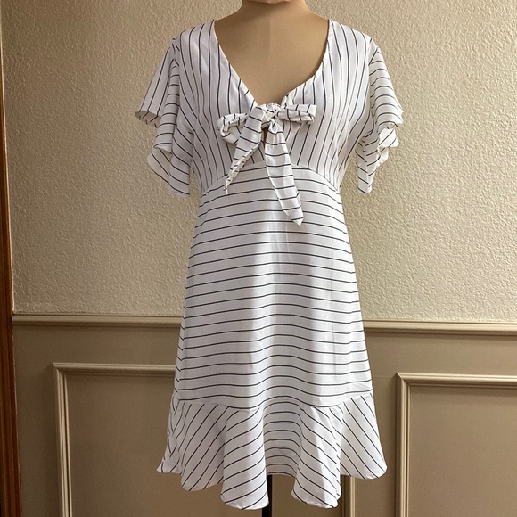 She + Sky Women's black and White striped‎ tie front flutter mini dress - Picture 6 of 6